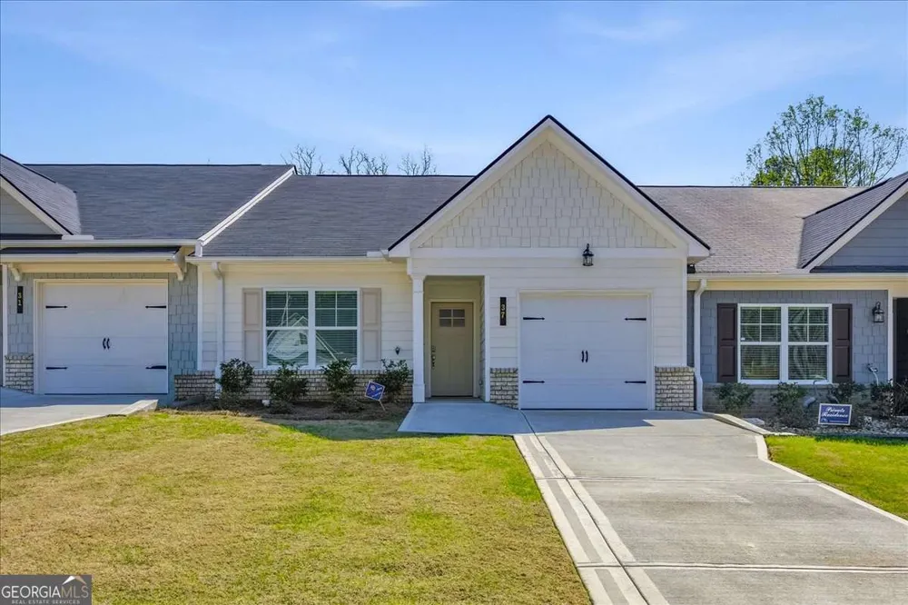 37 Silver Leaf LN Dawsonville, GA 30534