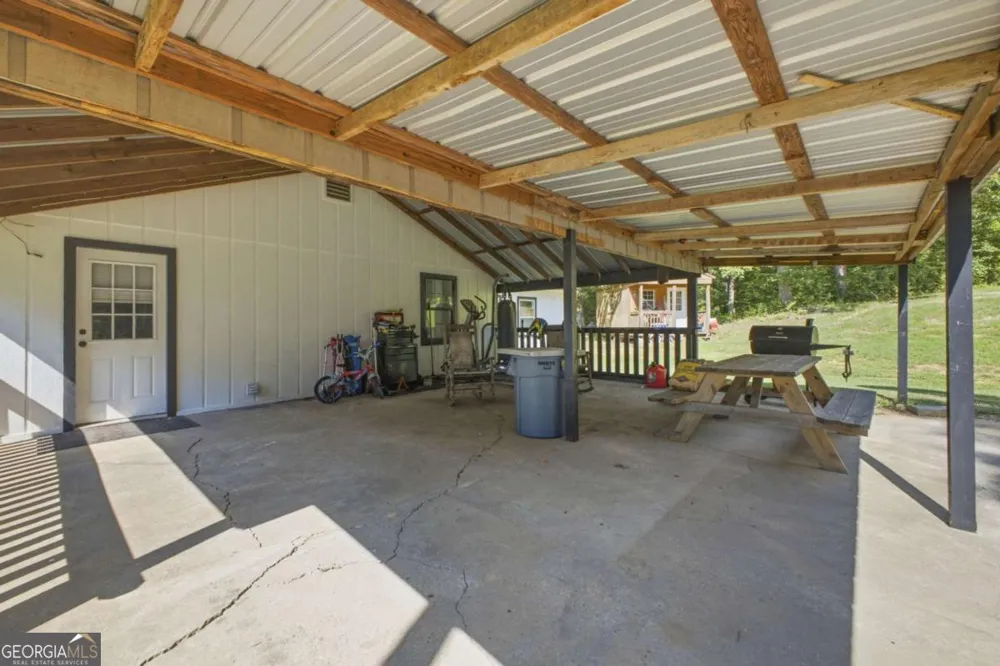 379 Bozeman RD NW White, GA 30184