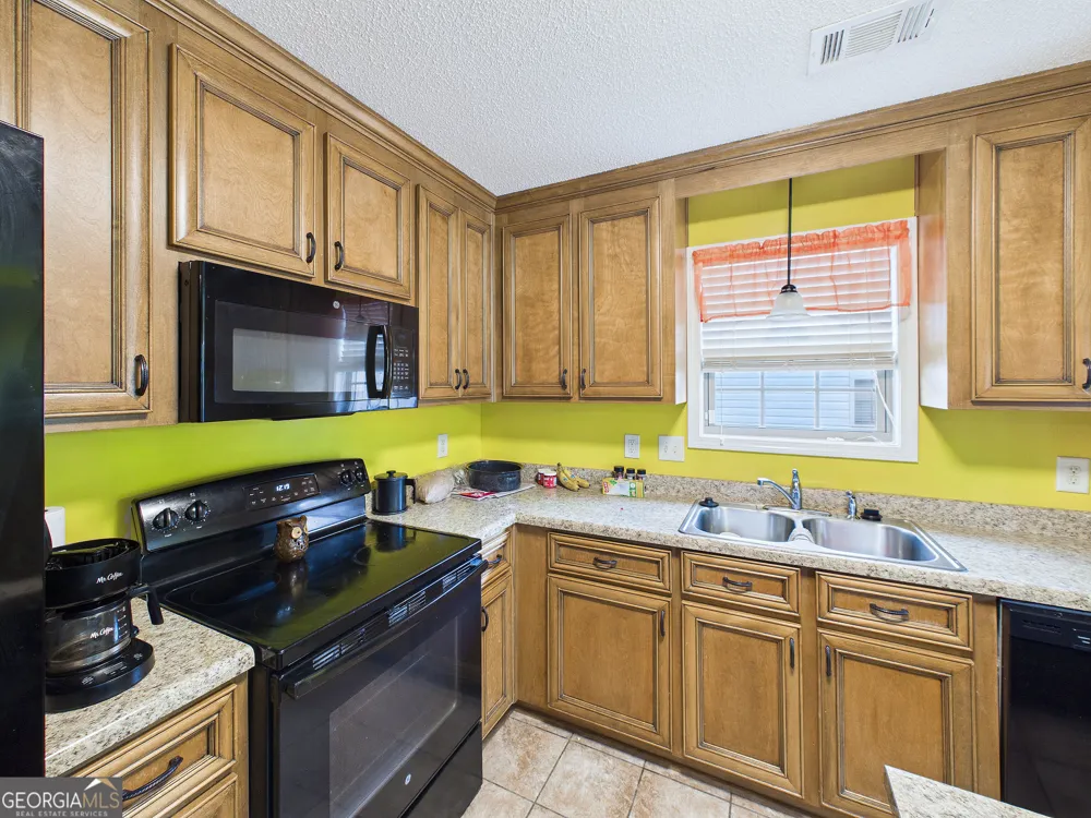 528 Grand AVE Bonaire, GA 31005