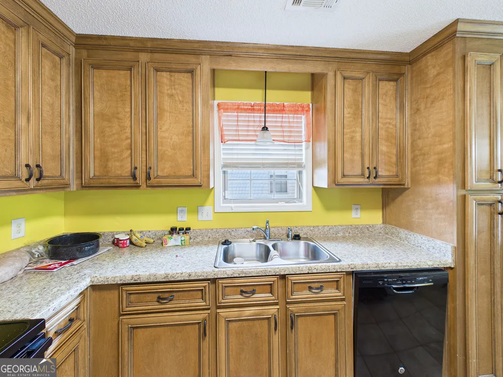 528 Grand AVE Bonaire, GA 31005