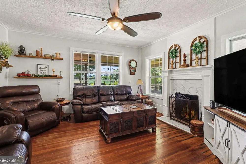 197 Hills Creek RD Taylorsville, GA 30178