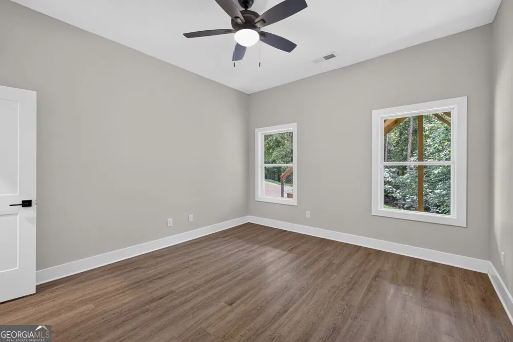6052 Oak Hill DR Flowery Branch, GA 30542