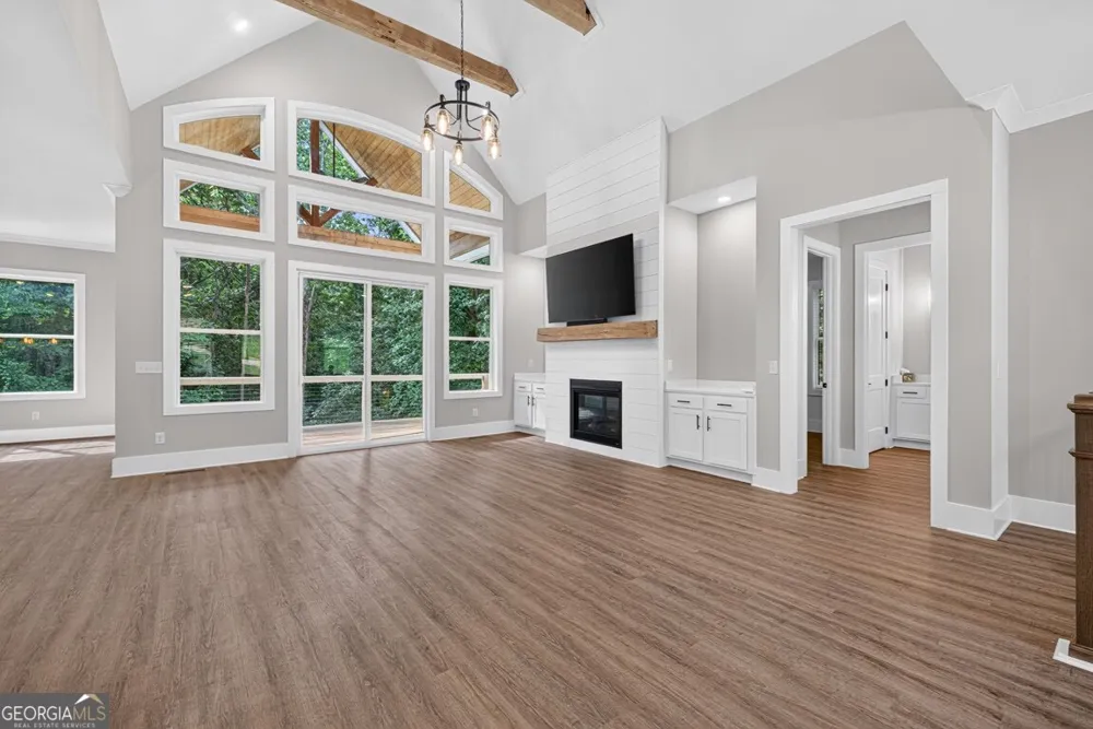 6052 Oak Hill DR Flowery Branch, GA 30542