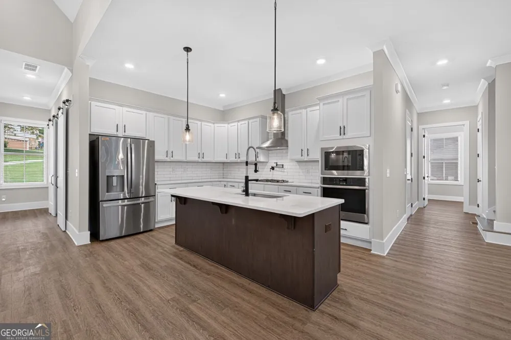 6052 Oak Hill DR Flowery Branch, GA 30542
