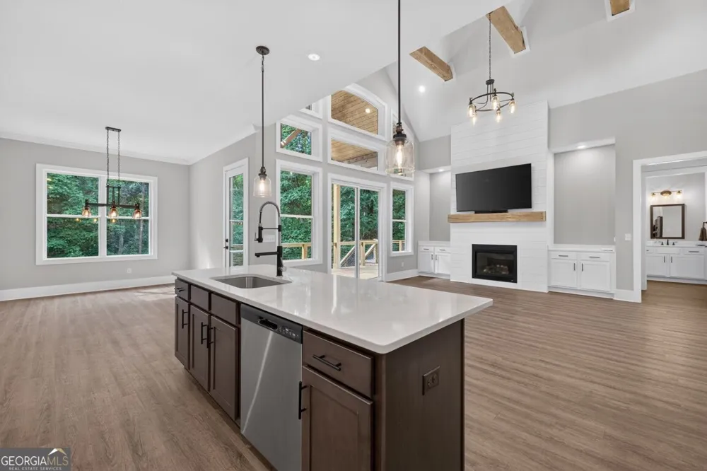 6052 Oak Hill DR Flowery Branch, GA 30542