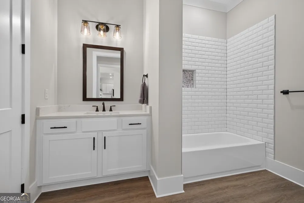 6052 Oak Hill DR Flowery Branch, GA 30542