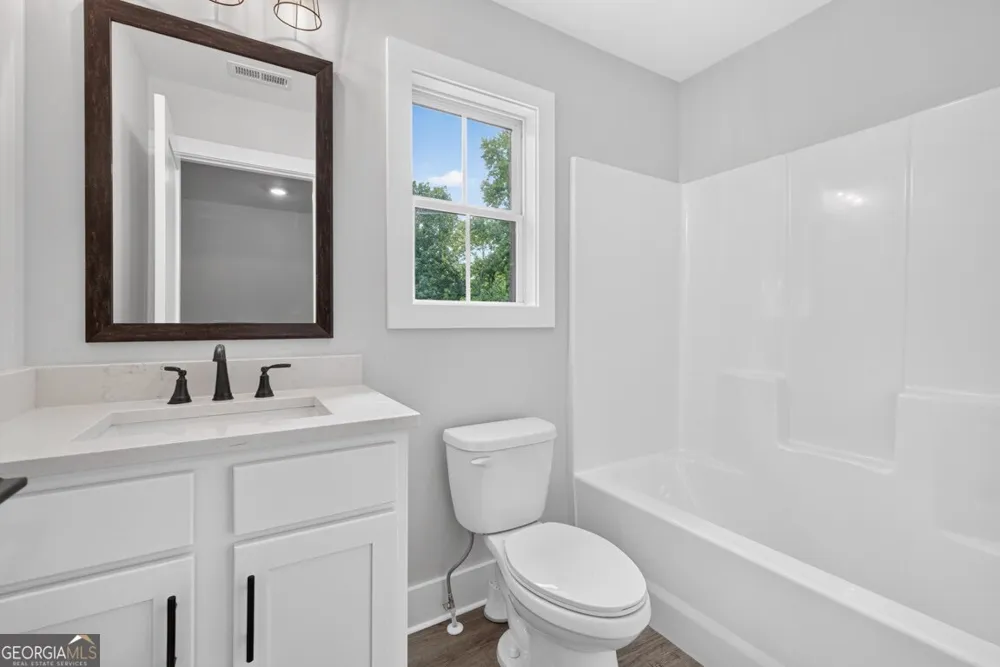 6052 Oak Hill DR Flowery Branch, GA 30542