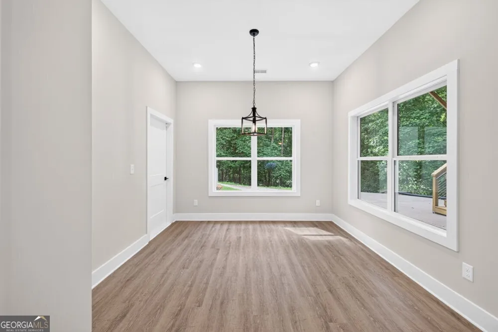 6052 Oak Hill DR Flowery Branch, GA 30542