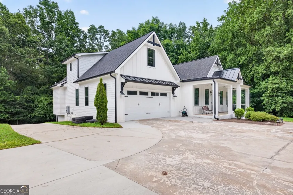 6052 Oak Hill DR Flowery Branch, GA 30542