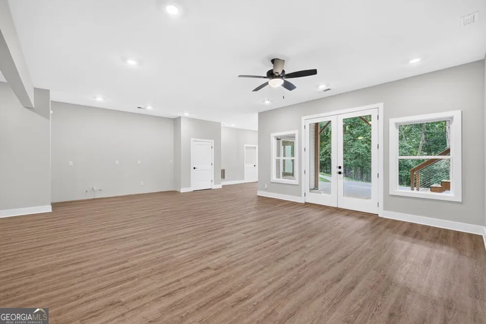 6052 Oak Hill DR Flowery Branch, GA 30542