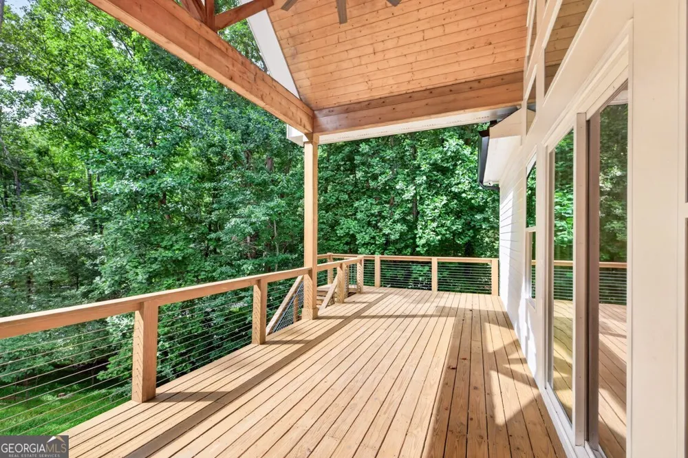 6052 Oak Hill DR Flowery Branch, GA 30542