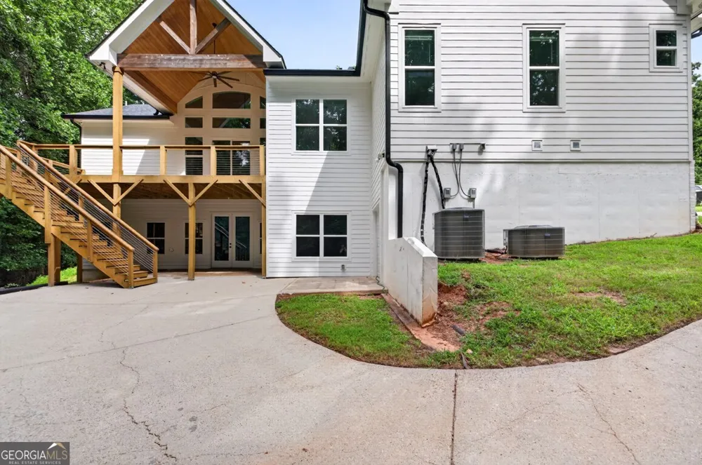 6052 Oak Hill DR Flowery Branch, GA 30542