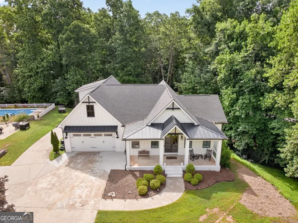 6052 Oak Hill DR Flowery Branch, GA 30542