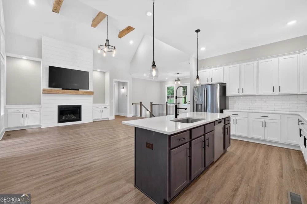6052 Oak Hill DR Flowery Branch, GA 30542