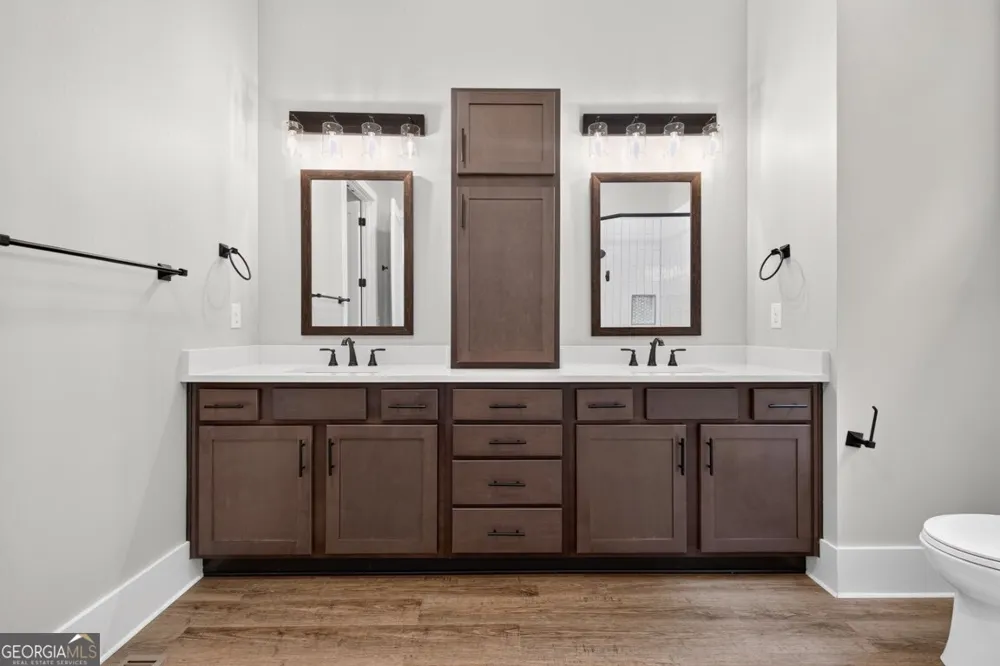 6052 Oak Hill DR Flowery Branch, GA 30542