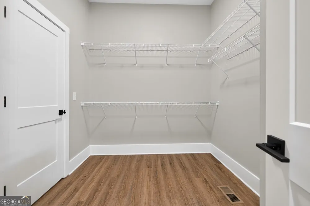 6052 Oak Hill DR Flowery Branch, GA 30542