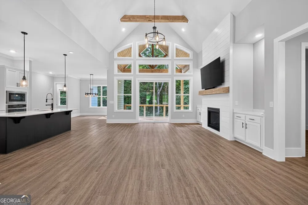 6052 Oak Hill DR Flowery Branch, GA 30542