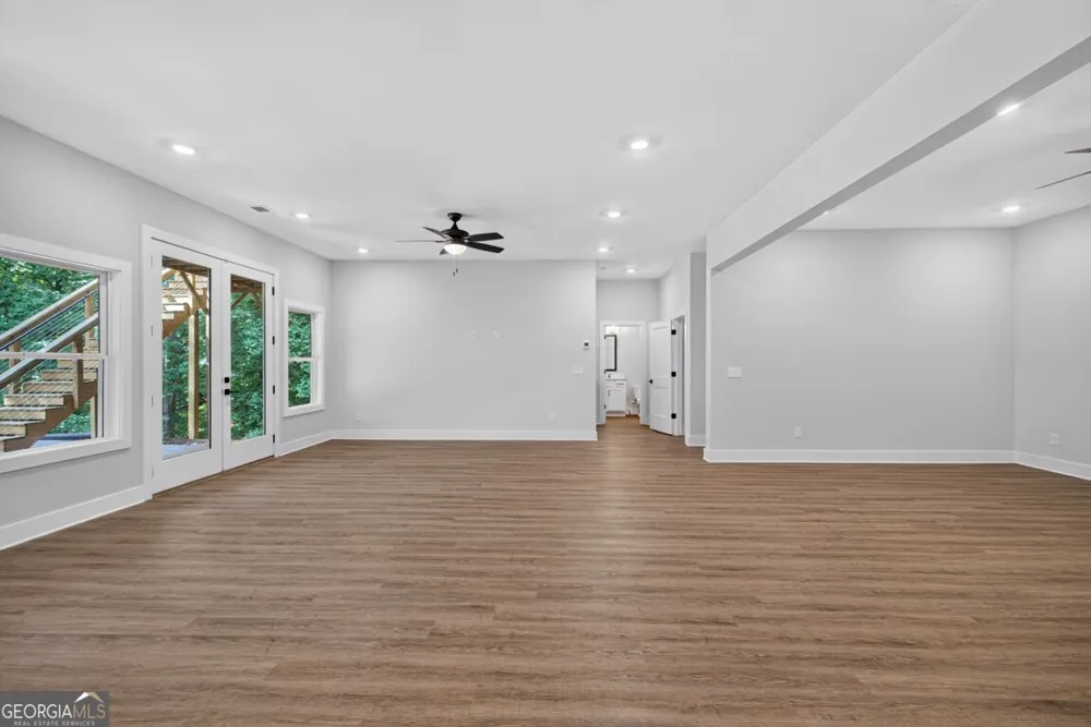 6052 Oak Hill DR Flowery Branch, GA 30542