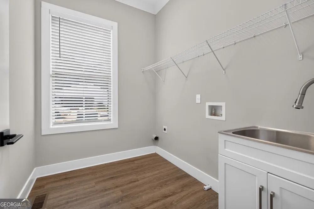 6052 Oak Hill DR Flowery Branch, GA 30542