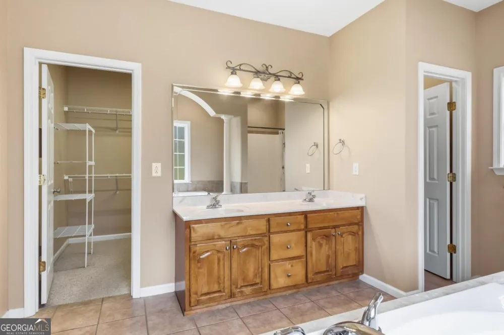 132 Hidden Creek CIR Lizella, GA 31052