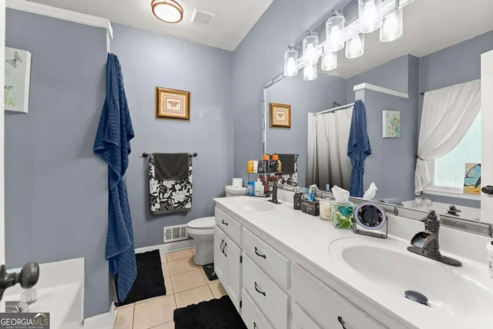 6055 Rolling Oaks LN Cumming, GA 30040