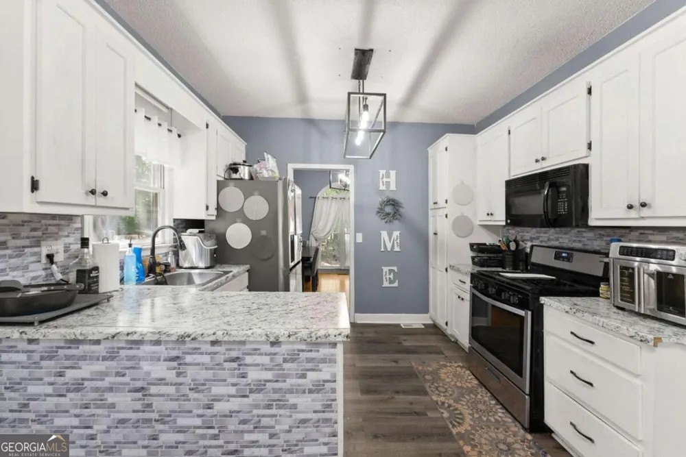 6055 Rolling Oaks LN Cumming, GA 30040