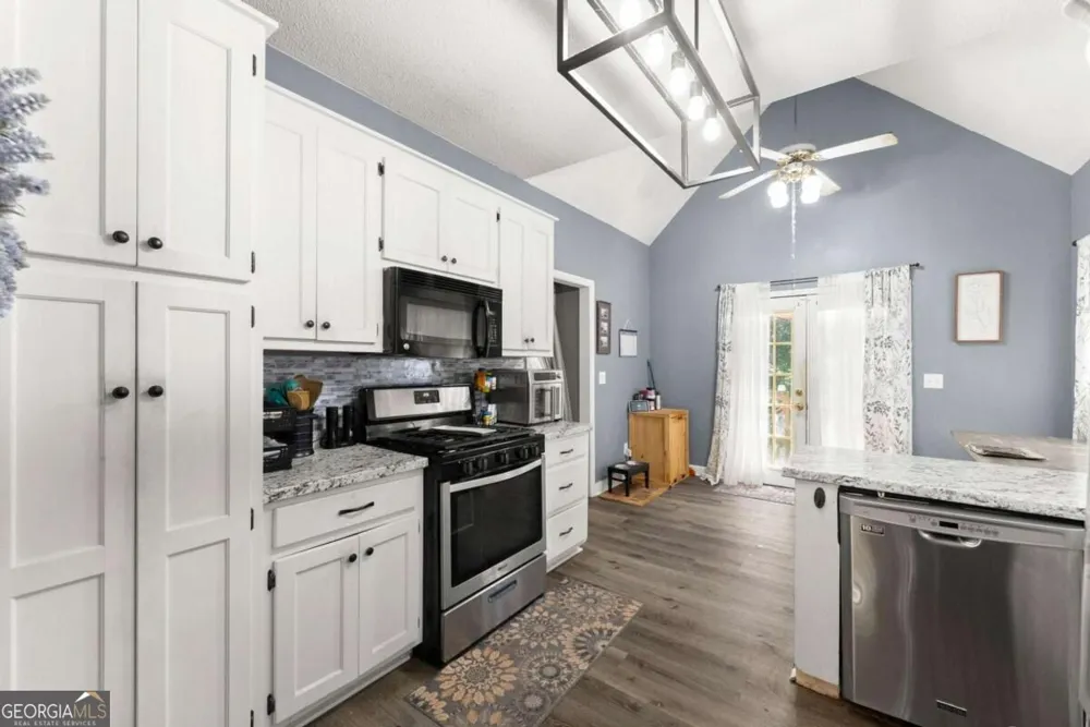 6055 Rolling Oaks LN Cumming, GA 30040