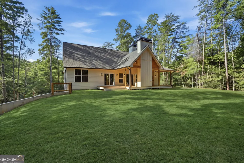 300 Rainmore DR Dahlonega, GA 30533