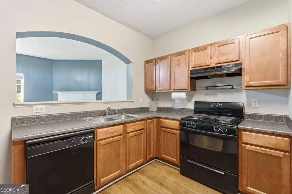 4116 Flat TRL Union City, GA 30291