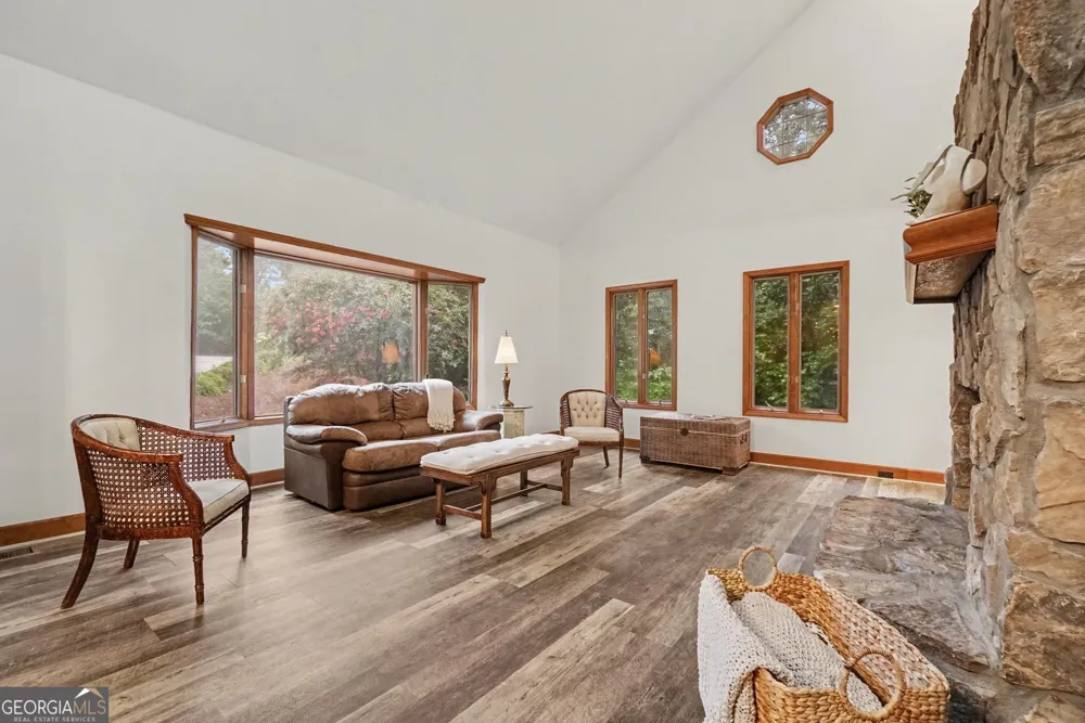 365 Crosstree LN Sandy Springs, GA 30328
