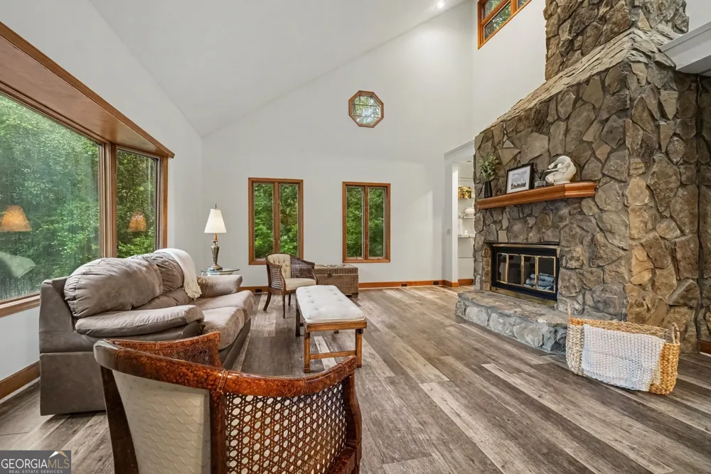 365 Crosstree LN Sandy Springs, GA 30328