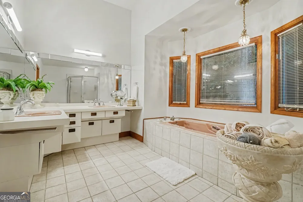 365 Crosstree LN Sandy Springs, GA 30328