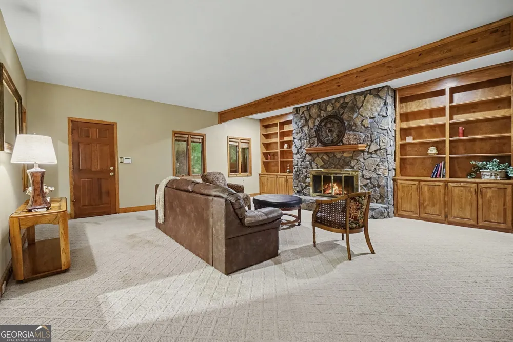 365 Crosstree LN Sandy Springs, GA 30328