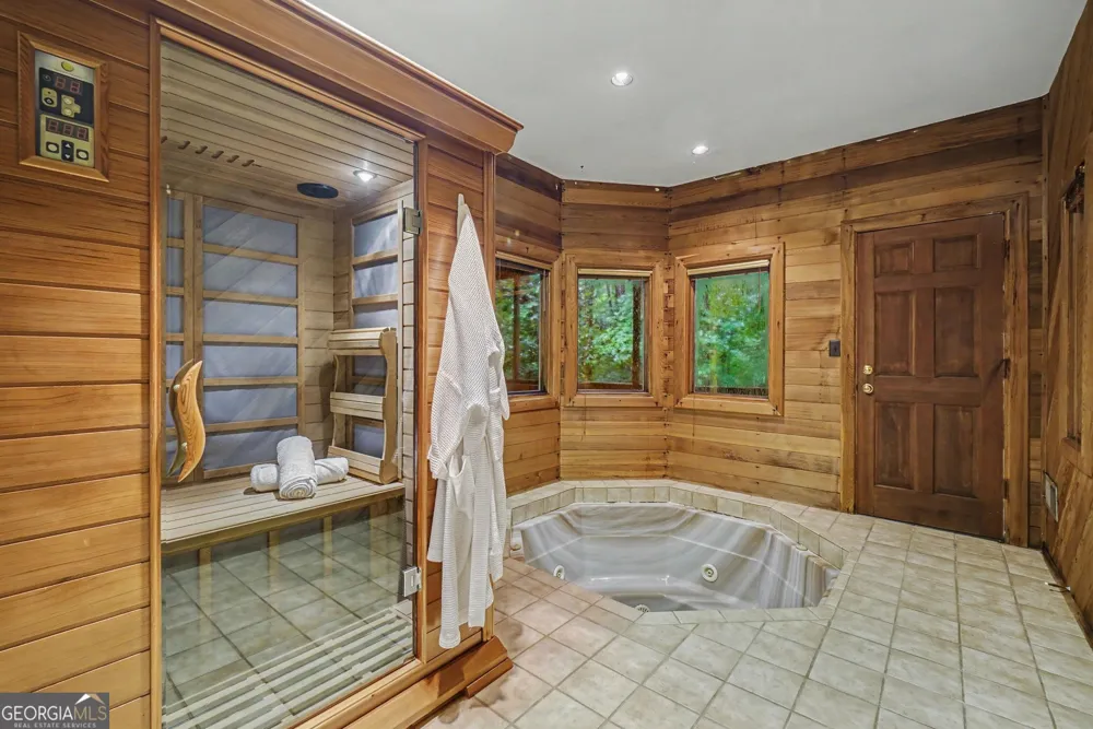 365 Crosstree LN Sandy Springs, GA 30328