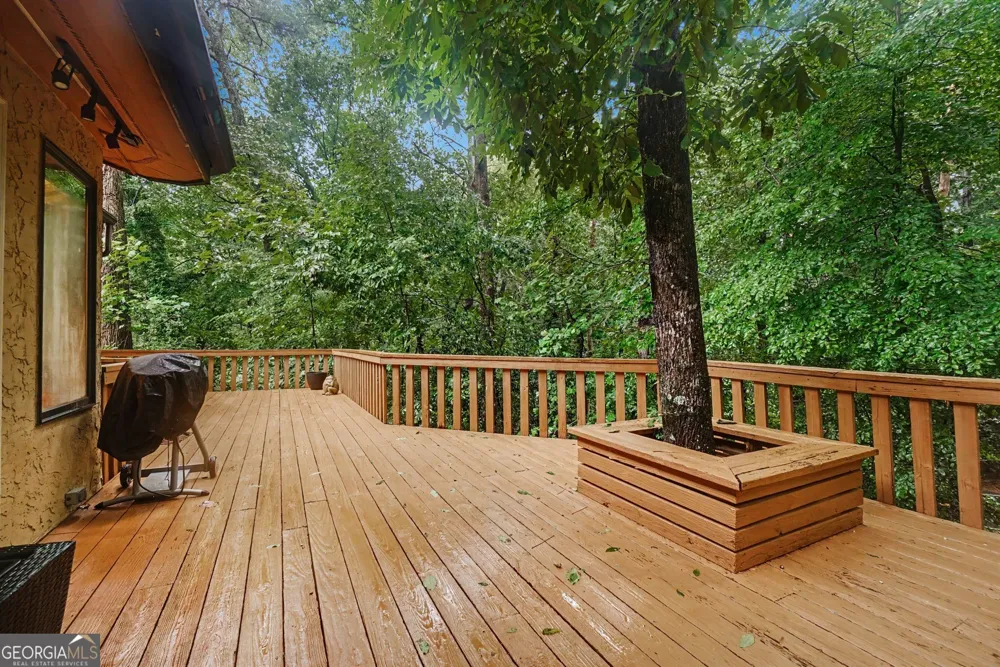 365 Crosstree LN Sandy Springs, GA 30328
