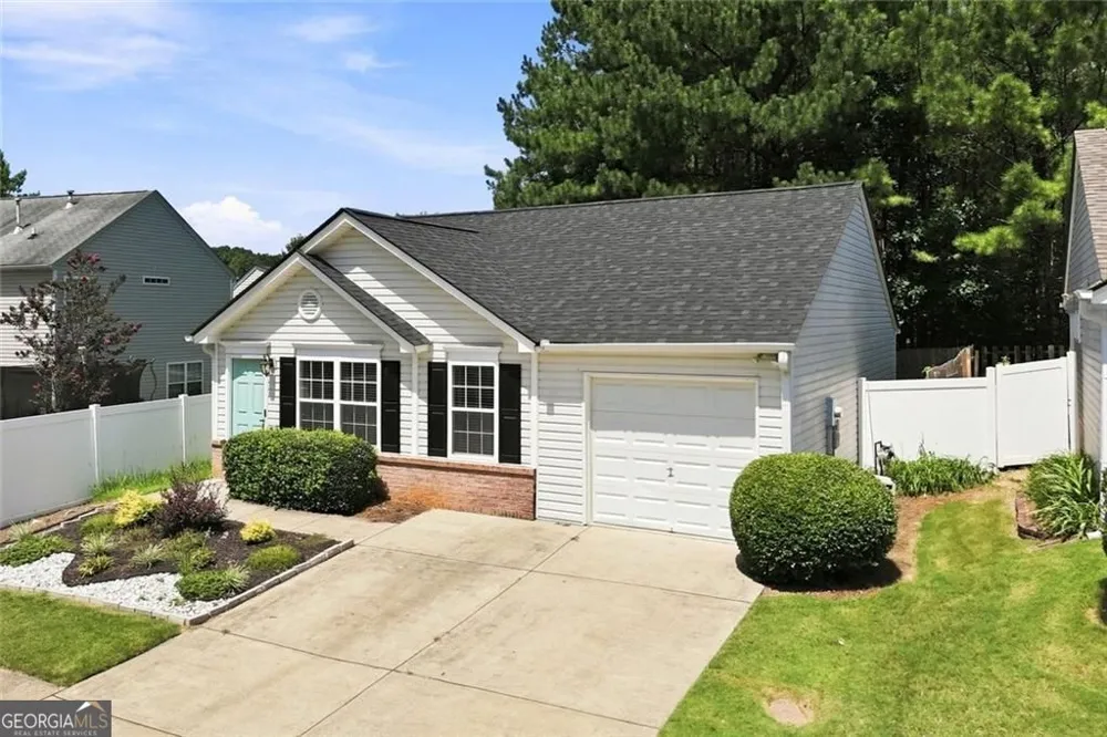 203 Oak Grove LN Acworth, GA 30102