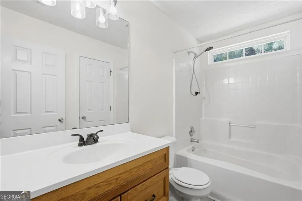 203 Oak Grove LN Acworth, GA 30102