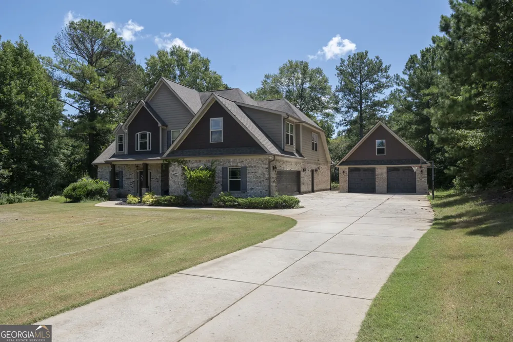 155 Chantilly LN Fayetteville, GA 30215