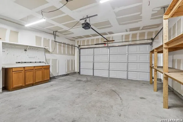 2804 DON HILL LN Taylor, TX 76574