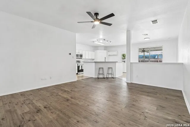 2804 DON HILL LN Taylor, TX 76574