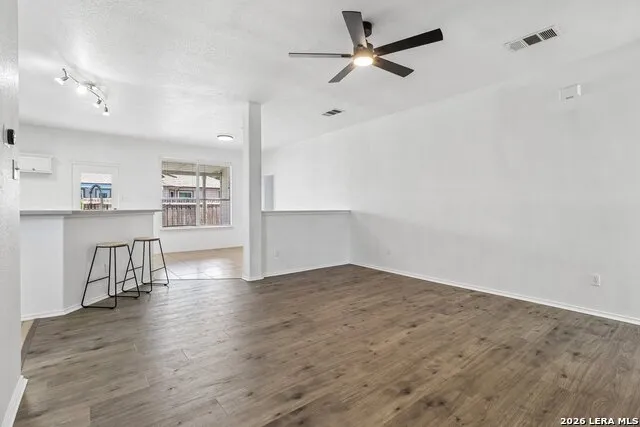 2804 DON HILL LN Taylor, TX 76574
