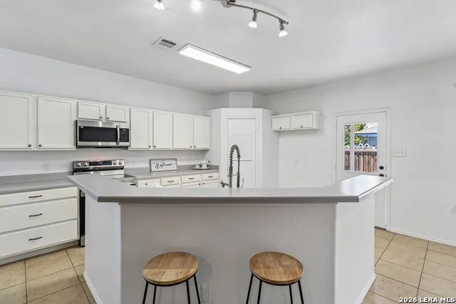 2804 DON HILL LN Taylor, TX 76574