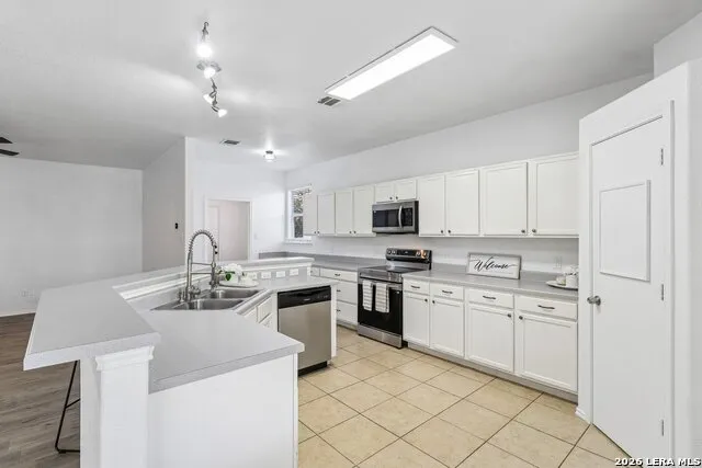 2804 DON HILL LN Taylor, TX 76574