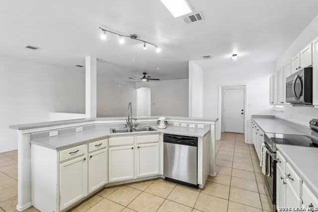 2804 DON HILL LN Taylor, TX 76574