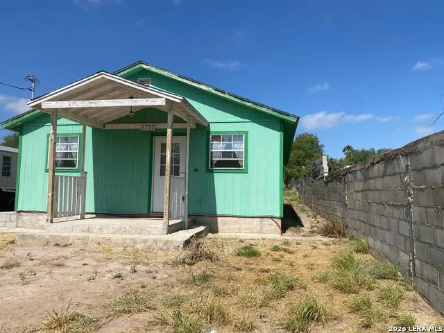 1717 Calle Ginebra Eagle Pass, TX 78852