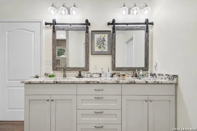 200 OAK VALLEY DR Wimberley, TX 78676