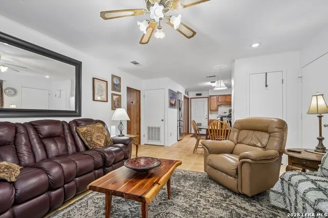 200 OAK VALLEY DR Wimberley, TX 78676
