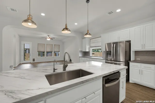 2184 ZACHRY DR New Braunfels, TX 78132