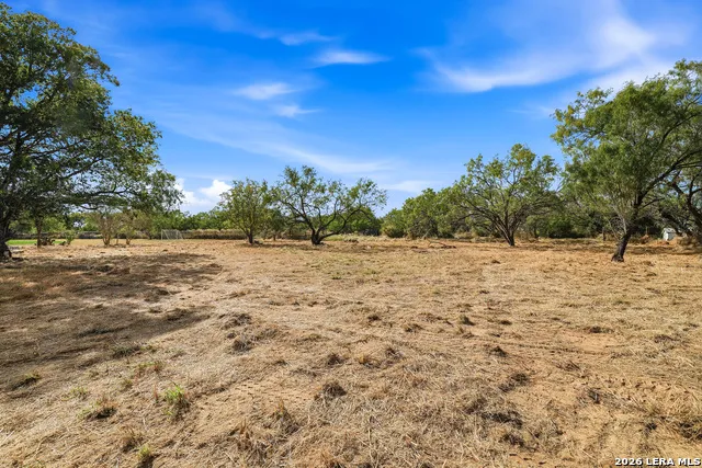 7411 NORRIS WEST DR Elmendorf, TX 78112