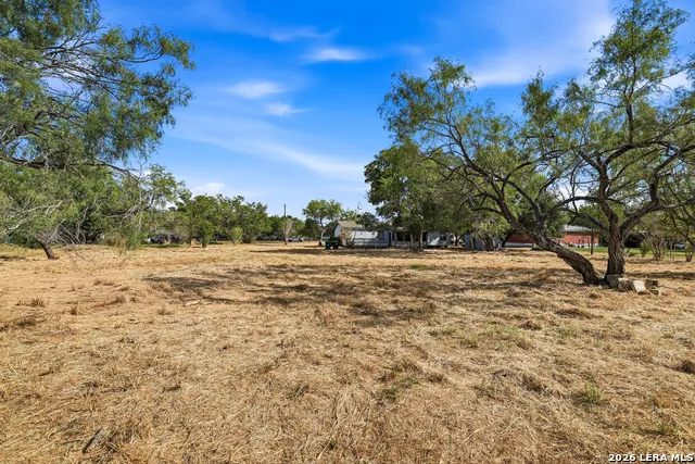 7411 NORRIS WEST DR Elmendorf, TX 78112